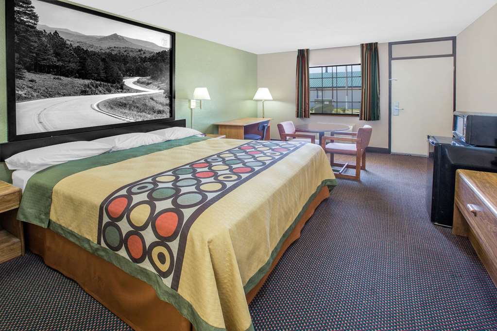Super 8 by Wyndham Clarksville AR - photo 9