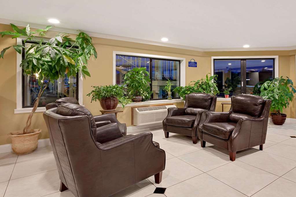 Days Inn by Wyndham Lakewood South Tacoma - photo 6