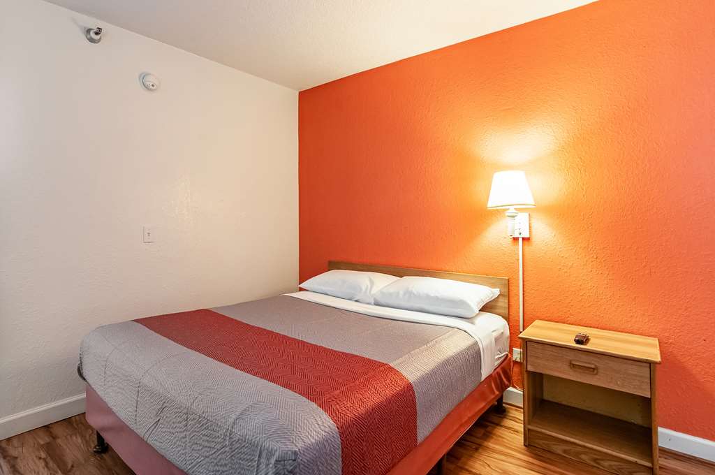 Motel 6 Naperville IL - photo 7