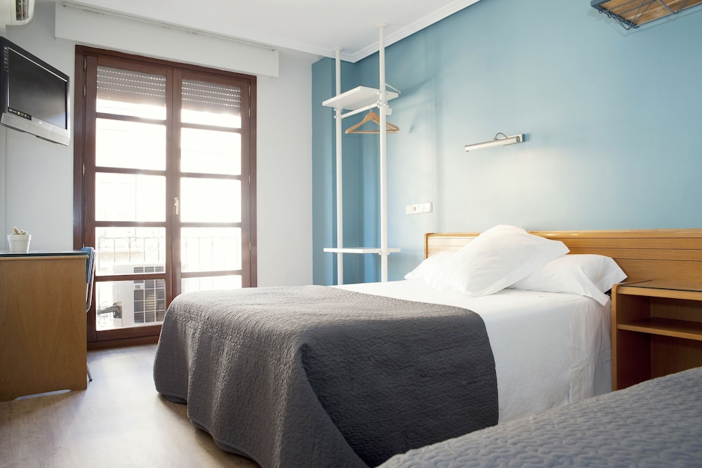 Apartamentos Sabinas Don Jaime — 4-Star Luxury Hotel in Zaragoza, Spain
