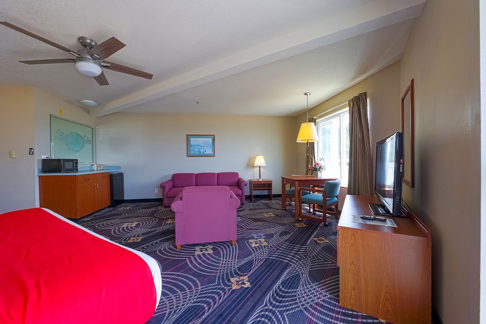 Siletz Bay Beachfront Hotel by OYO Lincoln City - photo 25