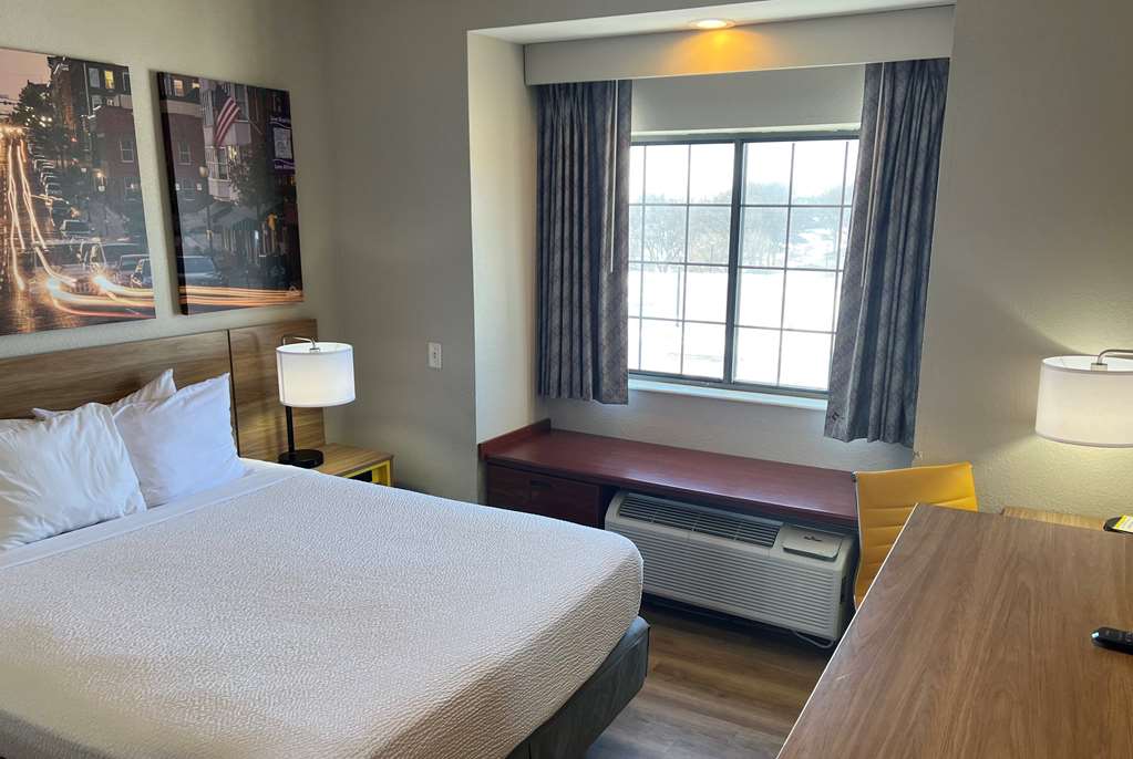 Days Inn by Wyndham near Kansas Speedway - photo 10