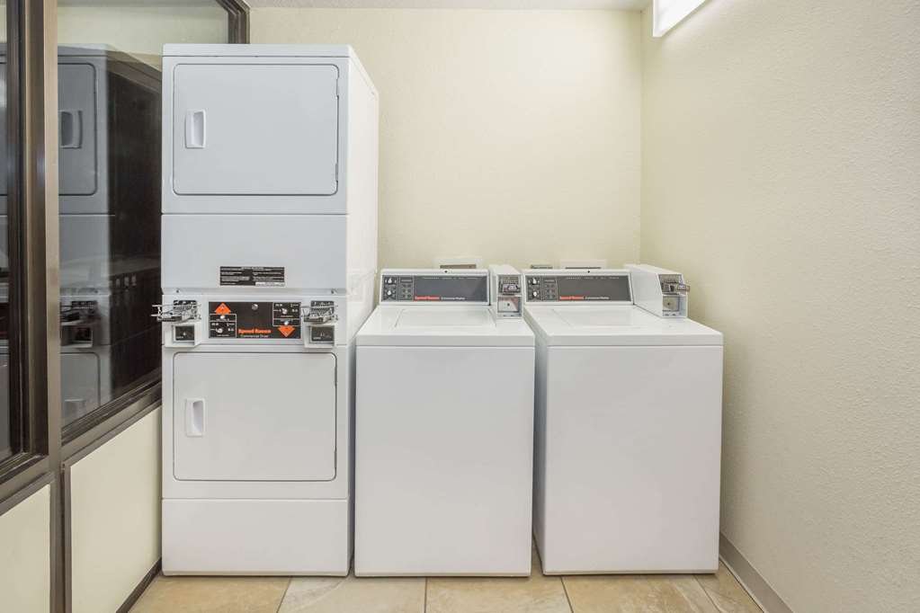 Super 8 by Wyndham Valdosta Mall - photo 15