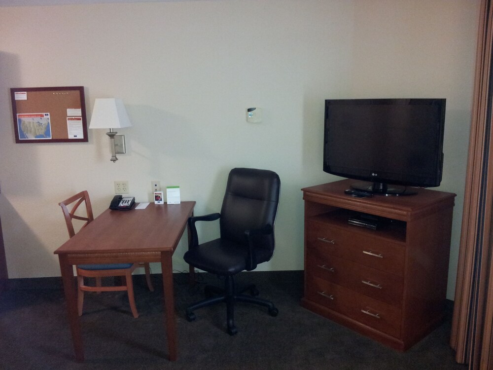 Candlewood Suites Fredericksburg by IHG - photo 8
