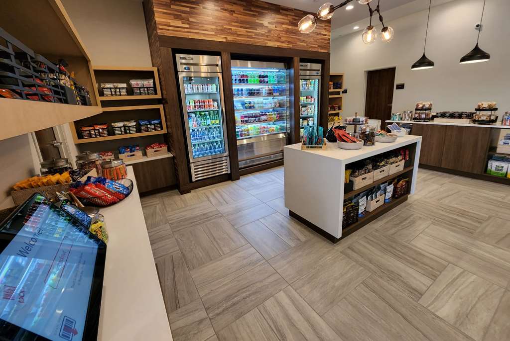 La Quinta Inn & Suites By Wyndham Pflugerville - photo 37