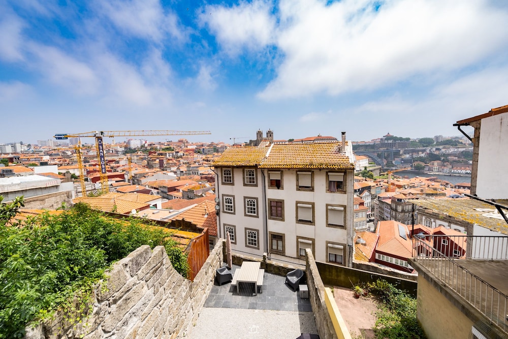 Merc Porto Vitoria — 4-Star Luxury Hotel in Porto, Portugal