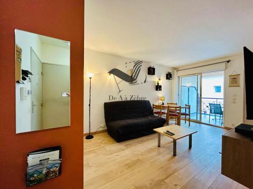 Le Repos du Marin Au Port de Plaisance in Rochefort, France