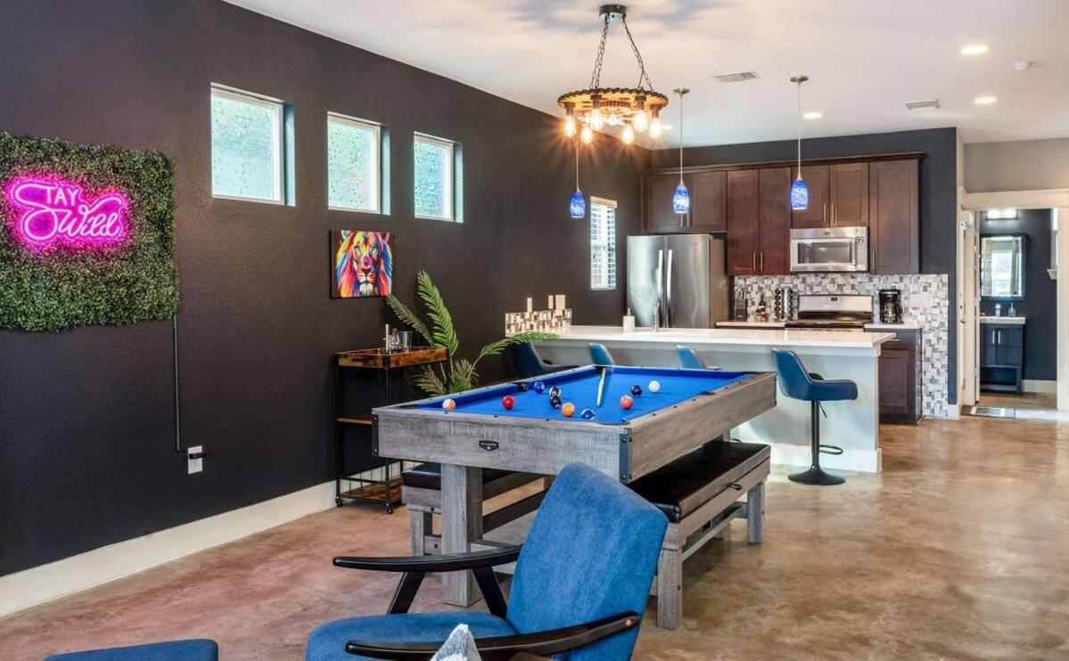 Upstay Entertainment Hub w Games & Outdoor Firepit — 4-Star Luxury Hotel in Austin, United States