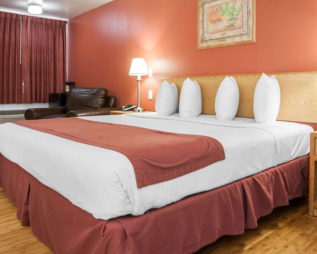 Econo Lodge Albuquerque Old Town - photo 10