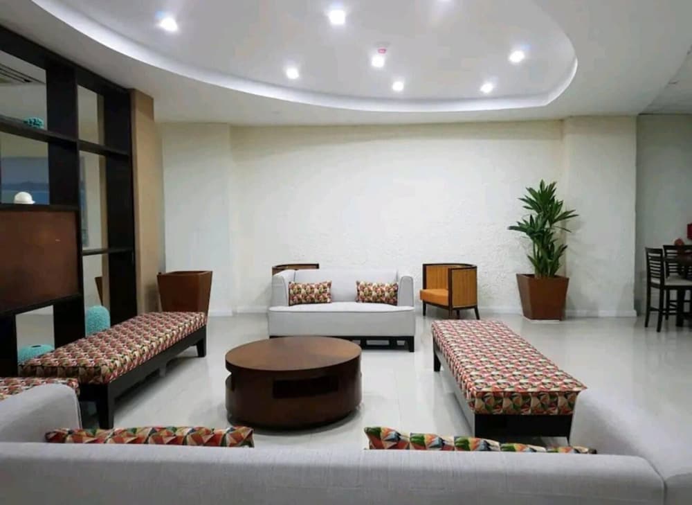 2 Bed Villa Sleeps 4 with Pool & Parking — 4-Star Luxury Hotel in Portmore, Jamaica
