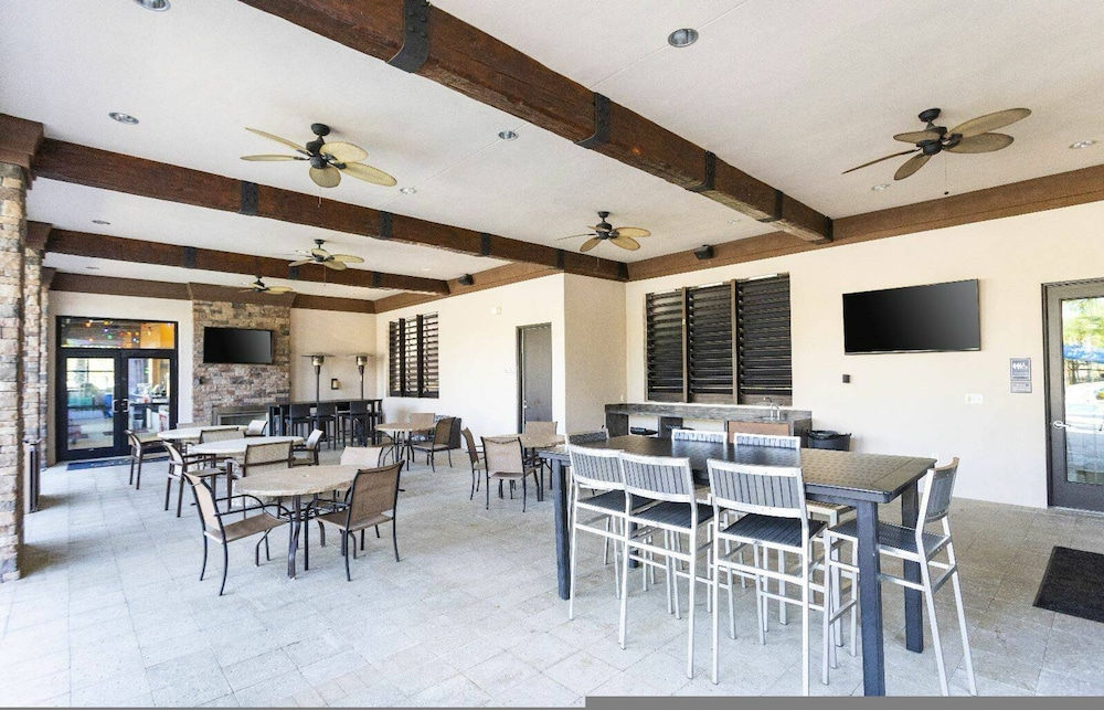 Solterra 12bd 11 5bat Sleeps24 Disney Pool Spa - photo 88