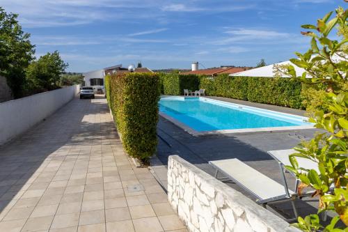 Villa Giacomo con piscina — 4-Star Luxury Hotel in Ispica, Italy