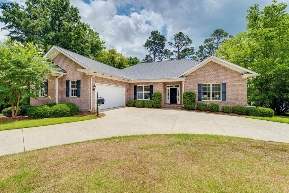 Beautiful Lake Sinclair Retreat W Dock Deck — Milledgeville