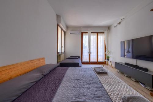 Show Me Florence 2 Bedroom Appartment Duomo & Airport Tram — 4-Star Luxury Hotel in Florence, Italy