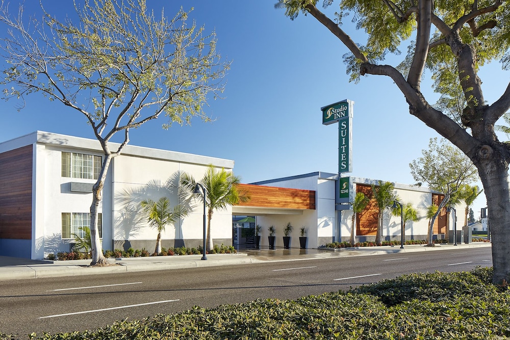 Studio Inn and Suites at Promenade Downey - photo 14