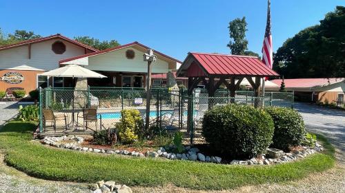Bay Springs Country Inn & Marina - photo 4