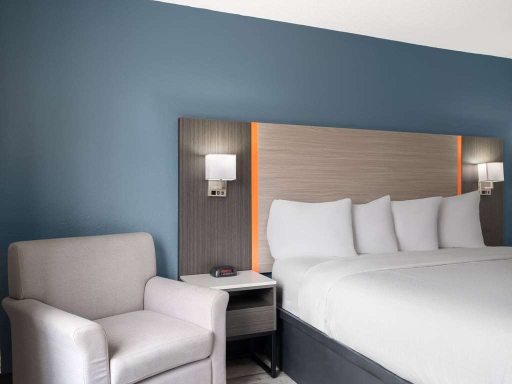 Baymont by Wyndham Indianapolis East - photo 12