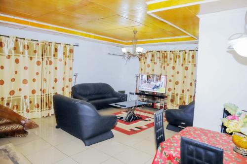 Ocean Breeze - carbon neutral hotel in Limbe