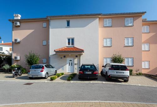 Apartments Crnekovic IV — 4-Star Luxury Hotel in Baska, Croatia