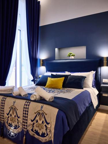 Vista Piazza Dei Martiri — 4-Star Luxury Hotel in Naples, Italy