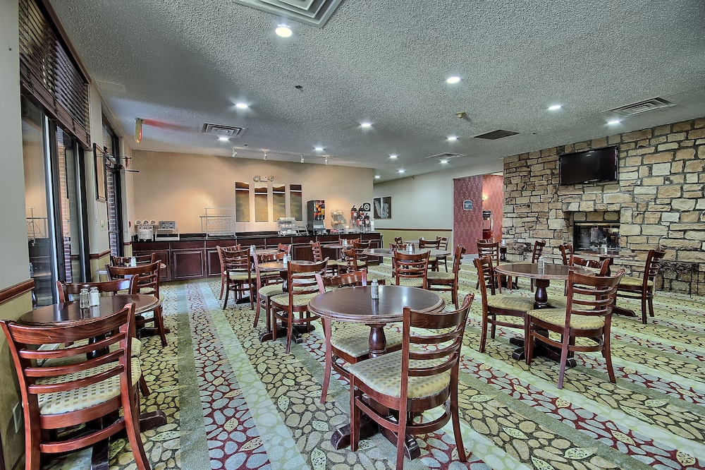 Comfort Suites Parkersburg South - photo 44