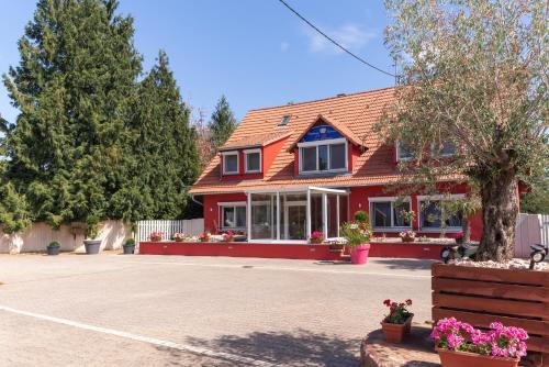 Hôtel Restaurant La Couronne — hotel in Vimoutiers