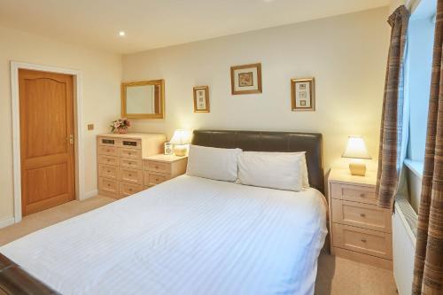 Host & Stay Folkton Cottages