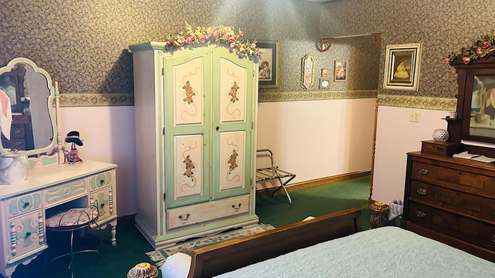 Victorian Inn Superior By Capital O NE - photo 17
