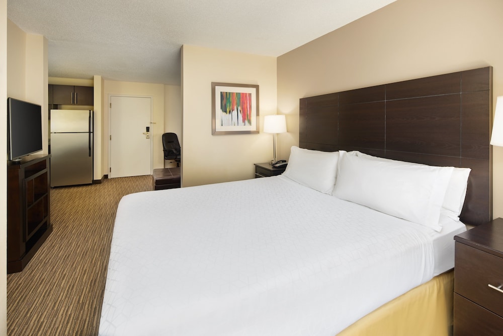 Holiday Inn Express & Suites Alpharetta Windward Parkway by IHG - photo 8
