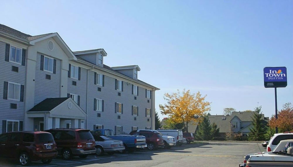 InTown Suites Extended Stay Indianapolis IN Greenwood - photo 24