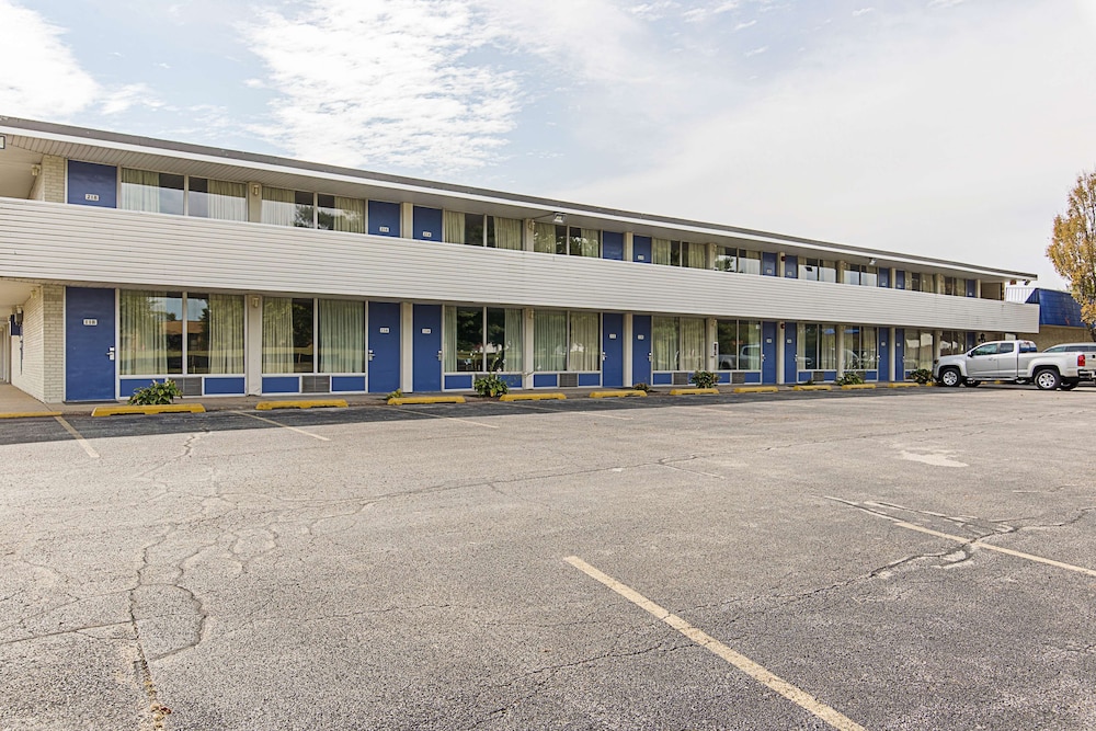 Motel 6 Pekin IL - photo 3