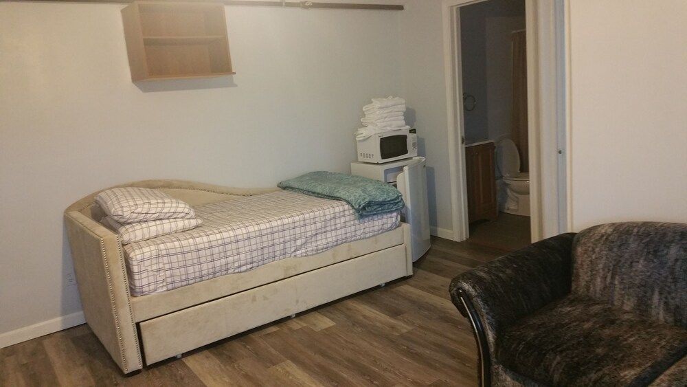 12 Ashworth Ave - photo 14