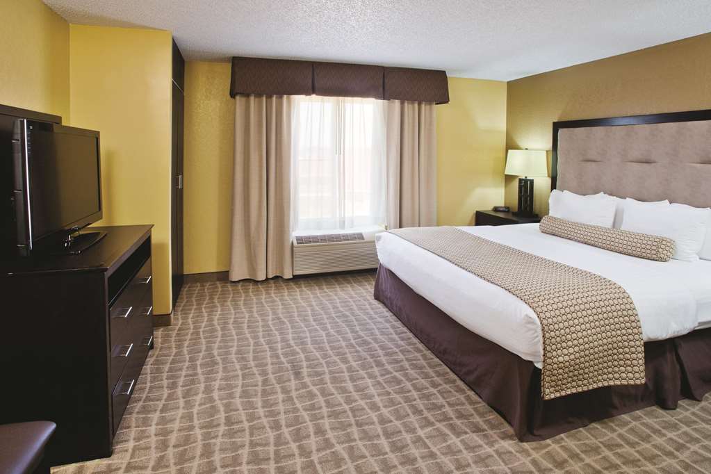 La Quinta Inn & Suites by Wyndham Hot Springs - photo 31