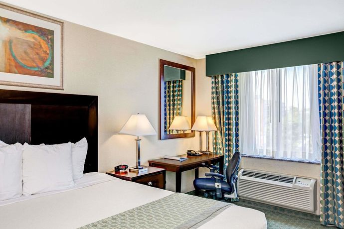Ramada Jamaica Queens - photo 8