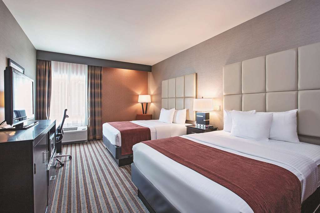 La Quinta Inn & Suites by Wyndham Harrisburg Hershey - photo 11