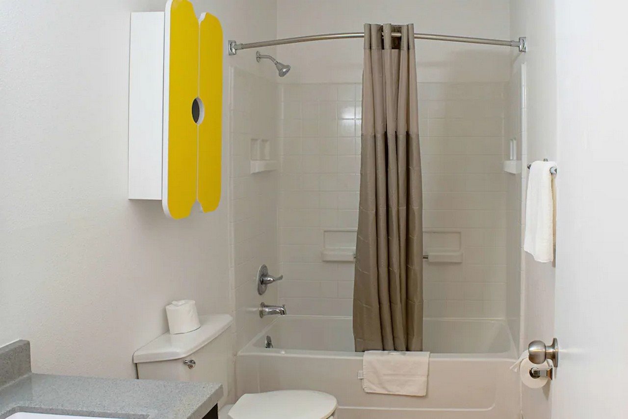 Welcome Suites Springdale - photo 9