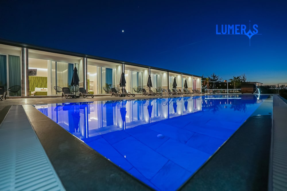 Lumeris Lakeview Suites And Spa — Maminas