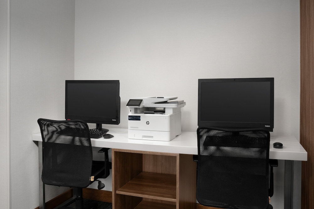 Holiday Inn Express Alexandria Fort Belvoir - photo 45
