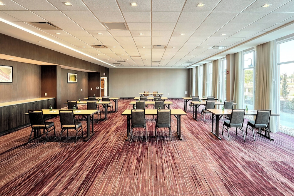 Courtyard by Marriott North Brunswick - photo 32