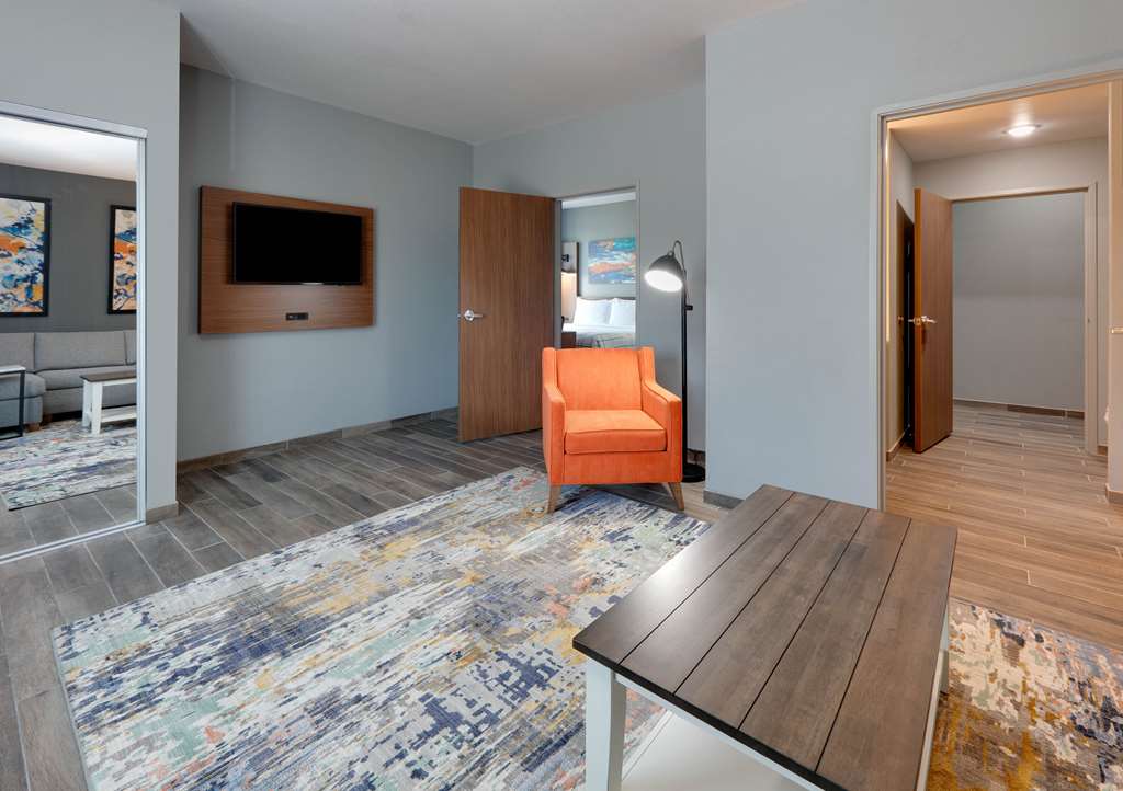 La Quinta Inn & Suites by Wyndham Jacksonville TX - photo 27