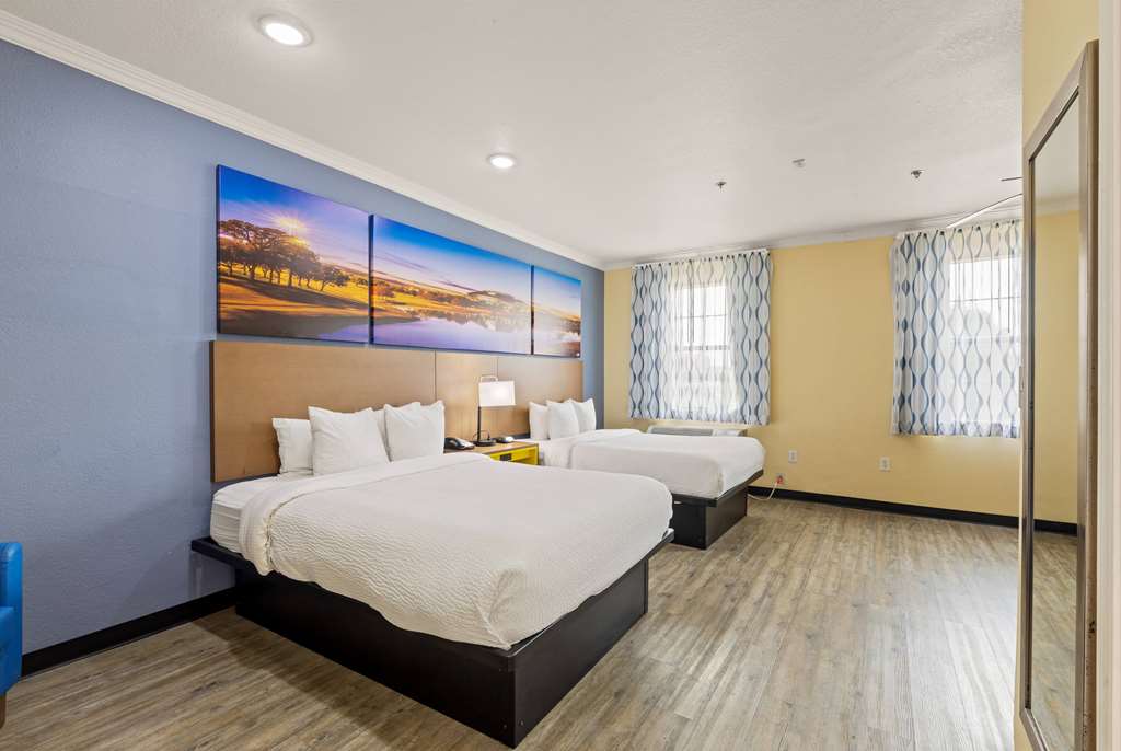 Days Inn & Suites by Wyndham Euless DFW Airport South - photo 38