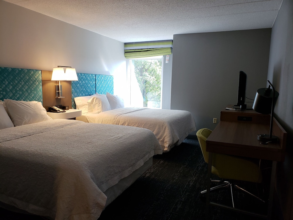 Hampton Inn & Suites Newtown - photo 23