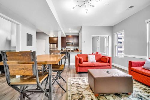 Cle Suites 2BR 1BA 5 min Walk to Cle Clinic #14 — 4-Star Luxury Hotel in Cleveland, United States