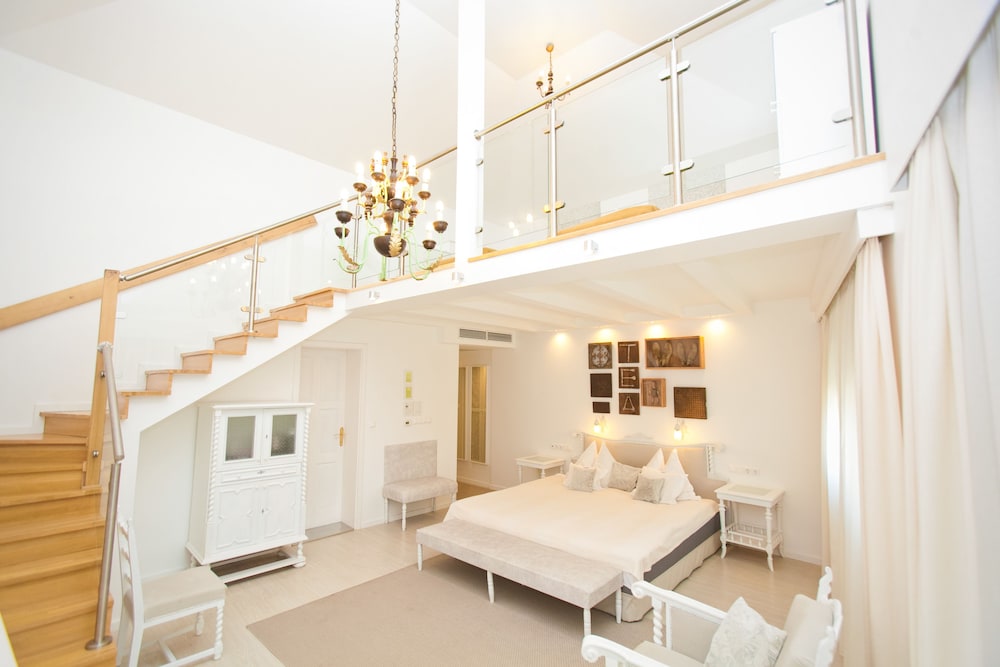 Hotel Szárcsa — 4-Star Luxury Hotel in Szekesfehervar, Hungary