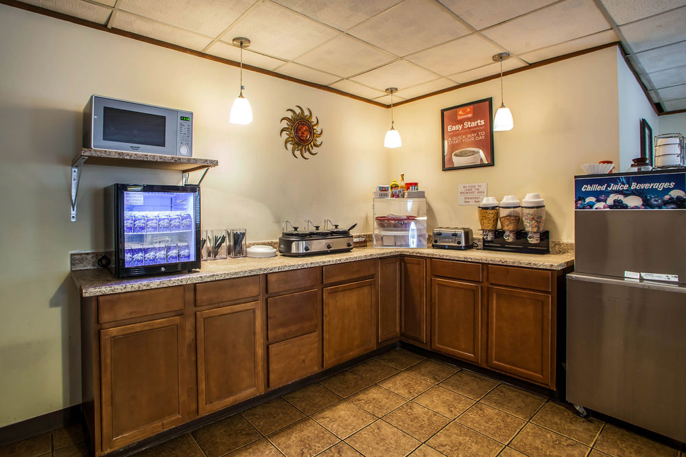 Econo Lodge Hannibal - photo 14