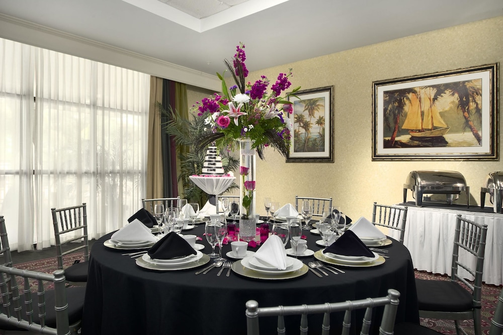 Embassy Suites by Hilton Fort Myers Estero - photo 60