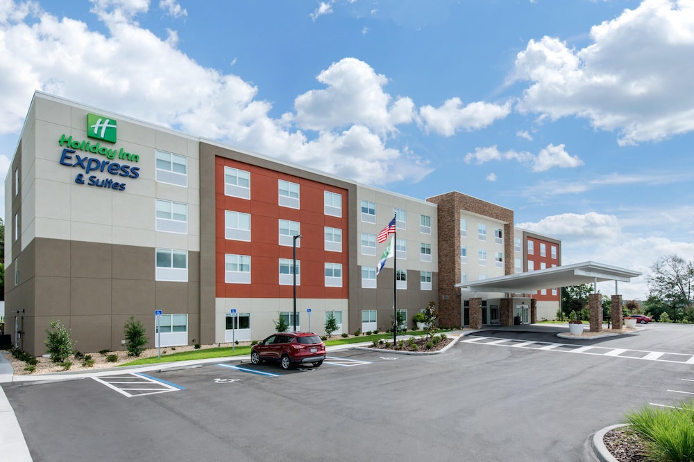 Holiday Inn Express & Suites Ruskin by IHG - carbon neutral hotel in Ruskin