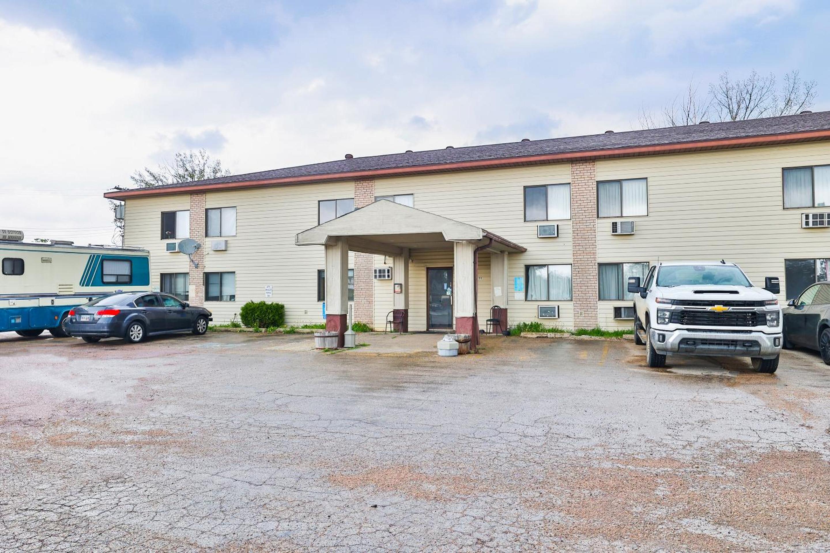 OYO Hotel Pipestone MN Canterbury Park - photo 42