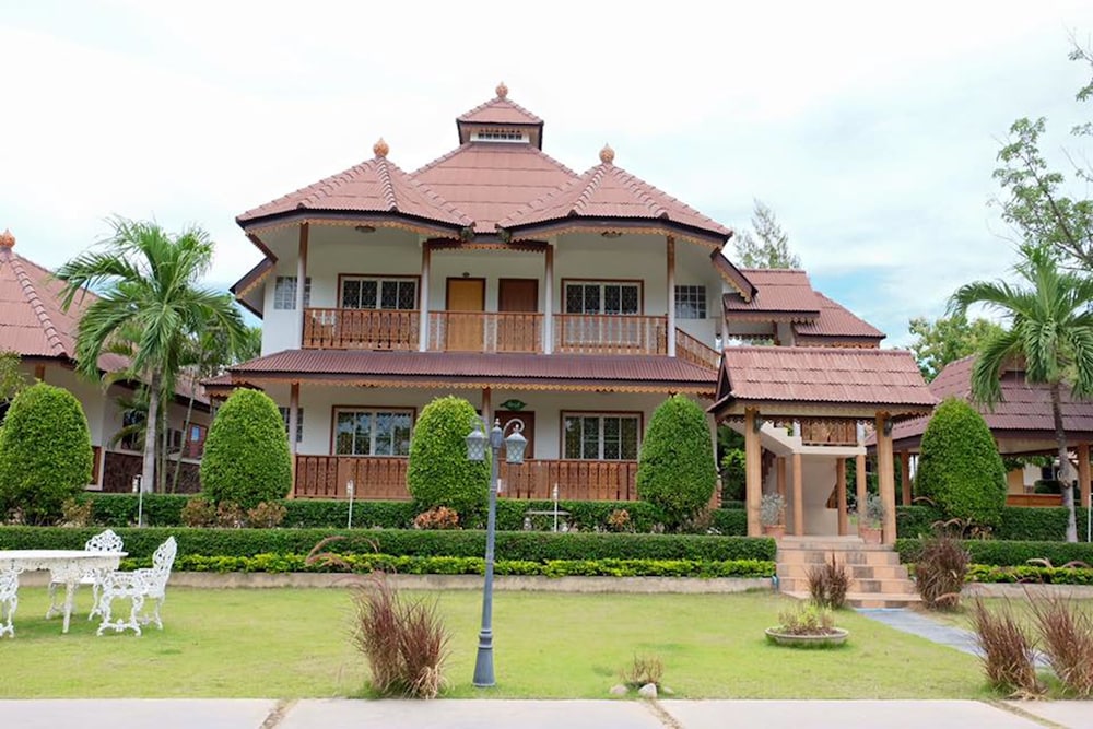 Ruen Sam Ran Resort in Suan Phueng, Thailand