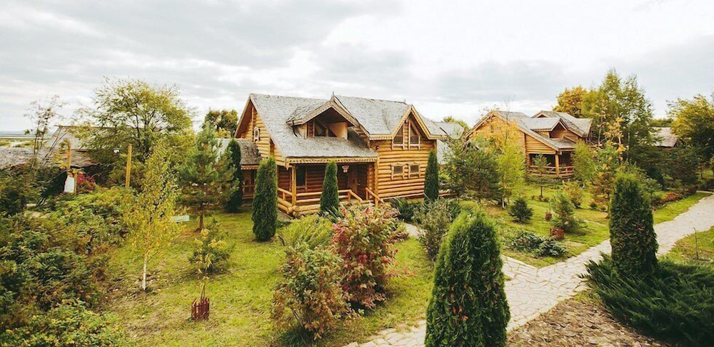 Yaroslavna - carbon neutral hotel in Ishnya